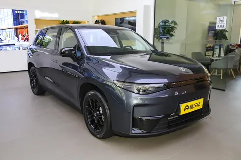 为家人选车：我对空间、安全和花费的实际考量与体验