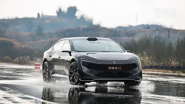 起步价或将来到30-32万元左右 新款阿维塔12更多实车图曝光